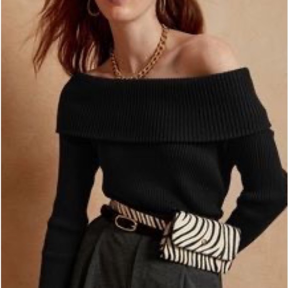 OFF THE SHOULDER SWEATER